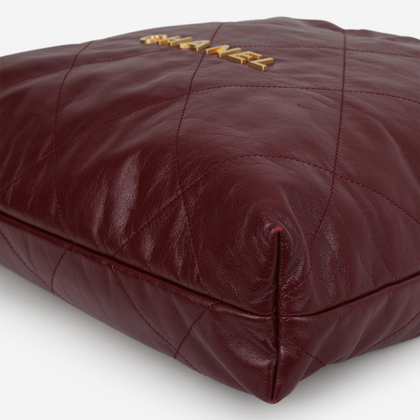 Chanel Medium 22 Hobo - Burgundy Shiny Calfskin | Aged Gold Hardware