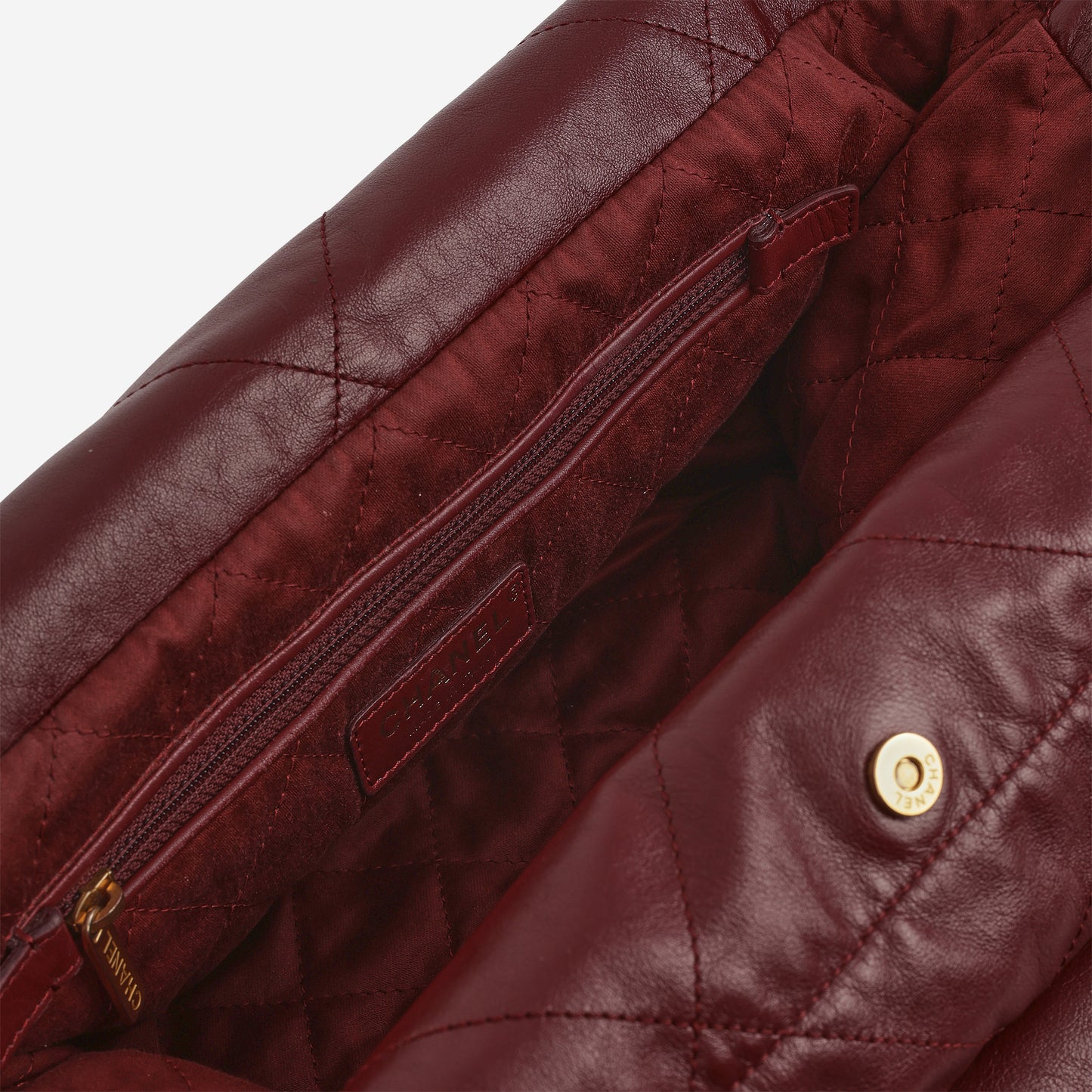 Chanel Medium 22 Hobo - Burgundy Shiny Calfskin | Aged Gold Hardware