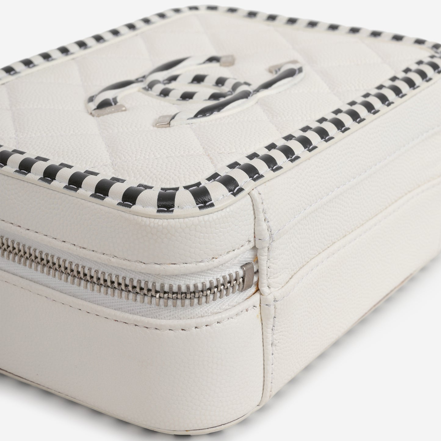 Chanel Small Filigree CC Vanity Case - White / Black Caviar | Silver Hardware