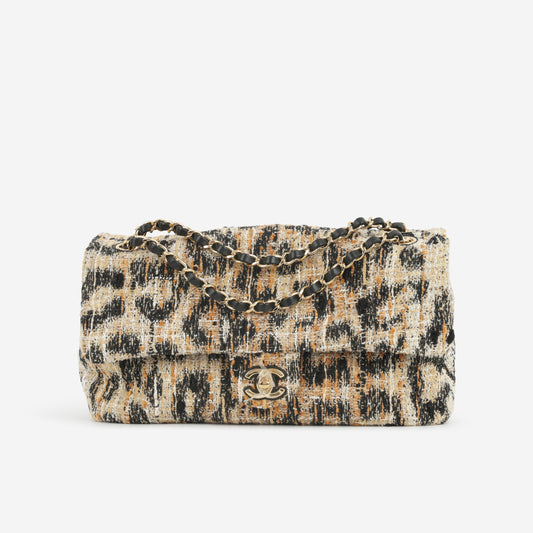Chanel Métiers d’Art 2026 Maxi Flap 32 - Leopard Tweed / Mixed Fibers | Gold Hardware - Bagista