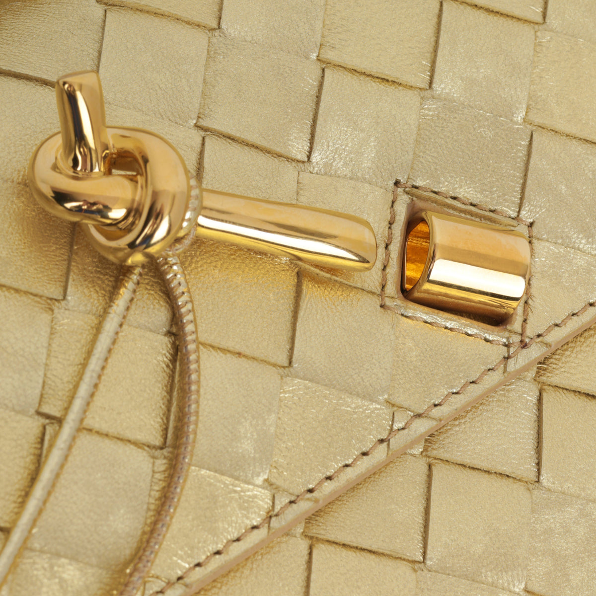 Bottega Veneta Andiamo Clutch - Gold Metallic | Gold Hardware