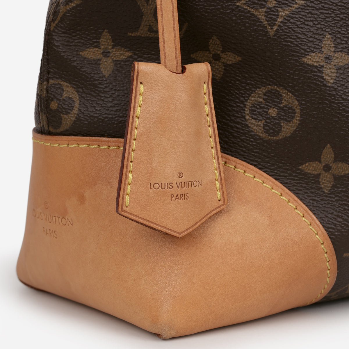 Louis Vuitton Berri MM - Monogram Canvas | Gold Hardware