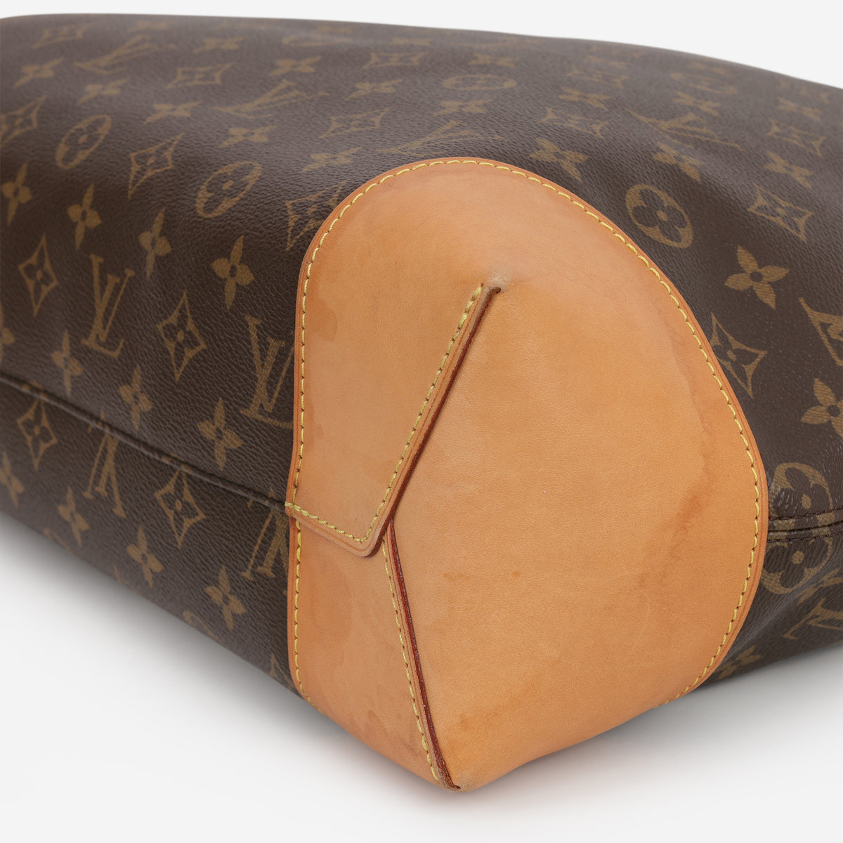 Louis Vuitton Berri MM - Monogram Canvas | Gold Hardware