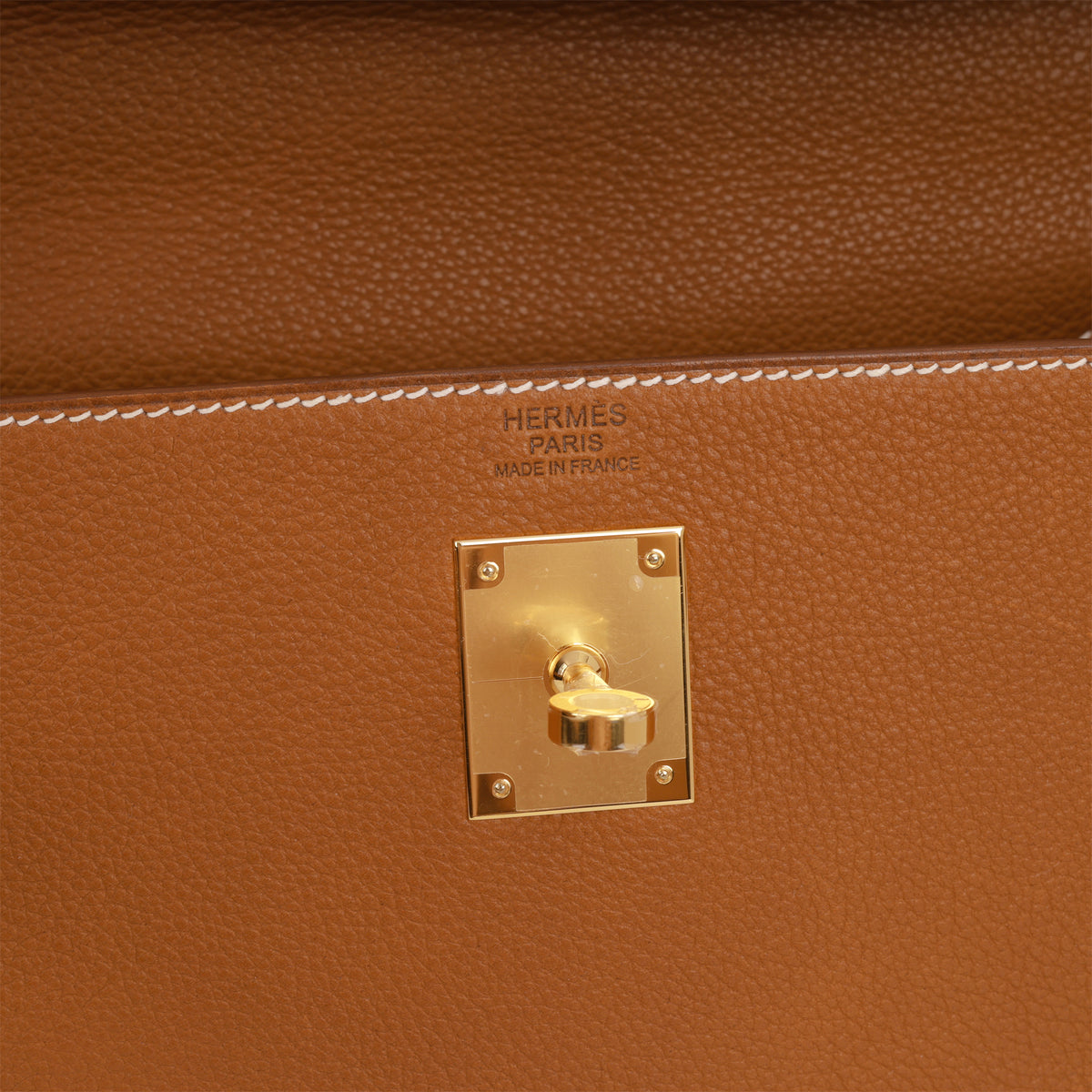 Hermès Kelly 32 - Fauve Barenia Faubourg | Gold Hardware