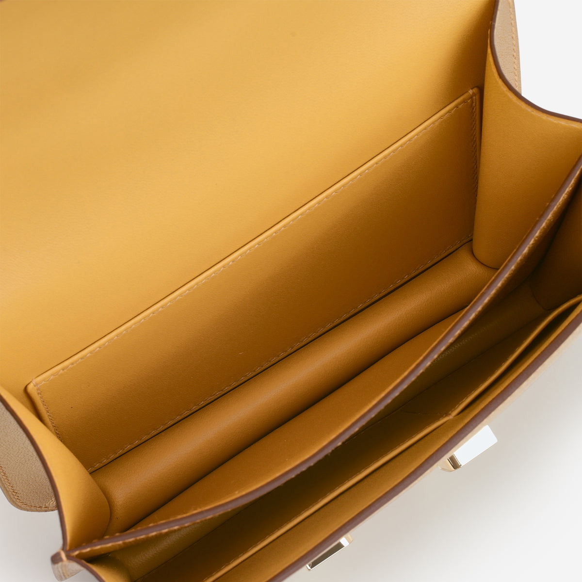 Hermès Constance 18 - Doré Chevre Chamkilight | Permabrass Hardware