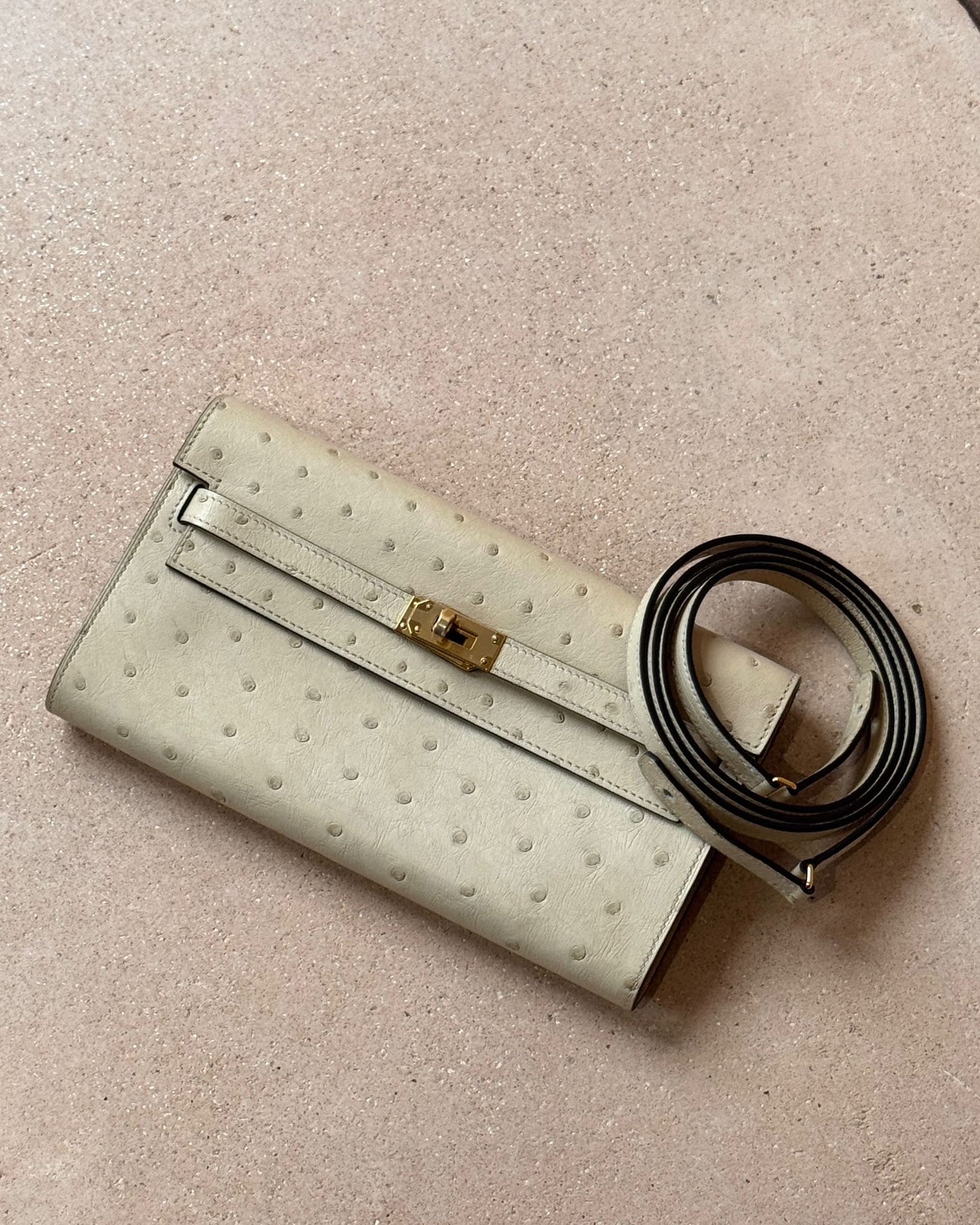 Hermès Kelly To Go - Parchemin Ostrich | Gold Hardware