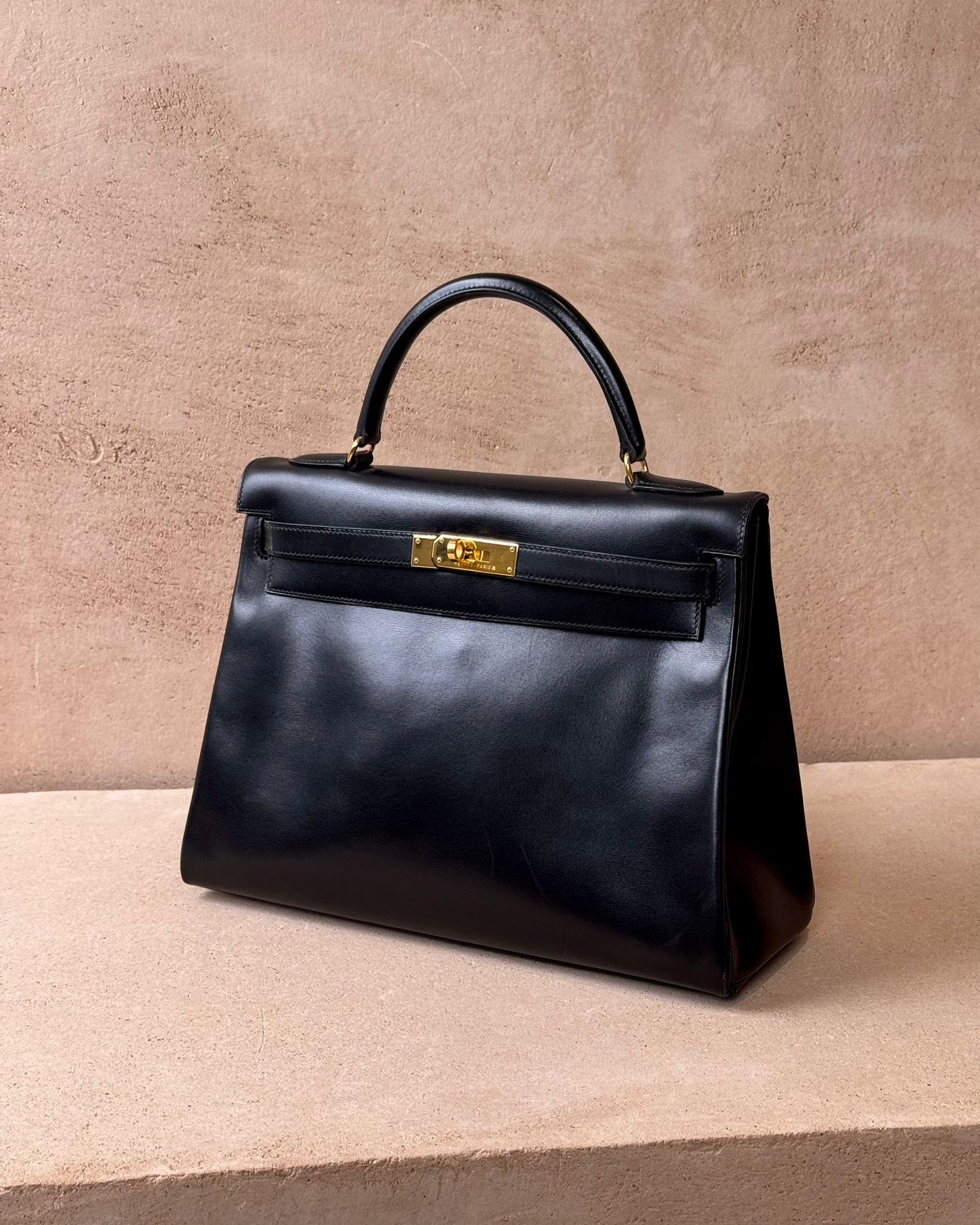 Hermès Vintage Kelly 32 Retourne - Black Box Calf | Gold Hardware
