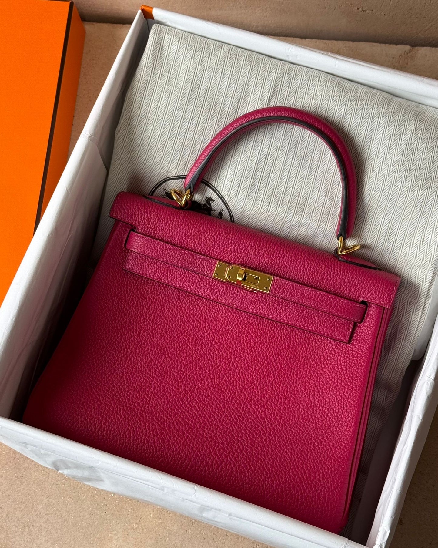 Hermès Kelly 25 - Framboise Togo | Gold Hardware