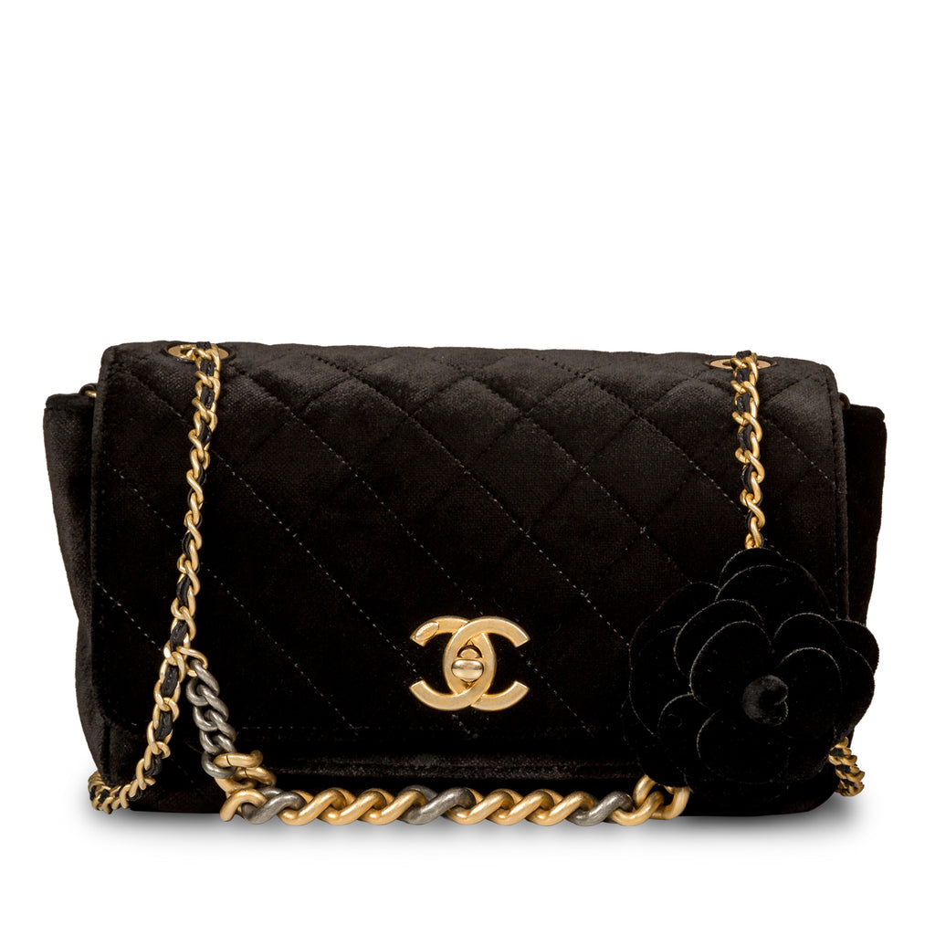Chanel  Camellia Flower Flap Bag  Black  Brand New Condition  Bagista