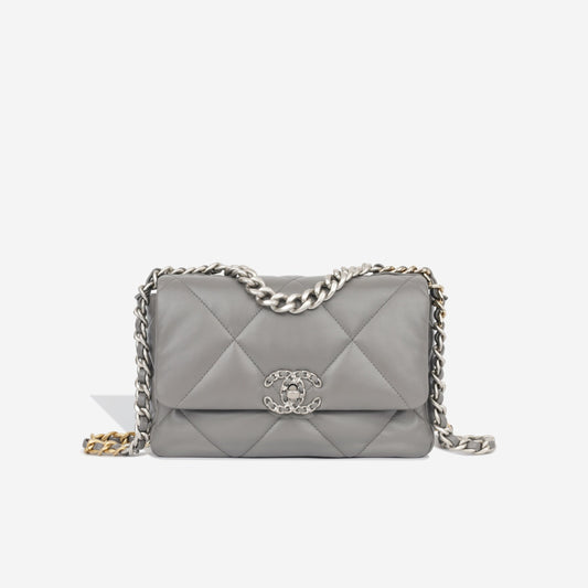 Chanel 19 - Small