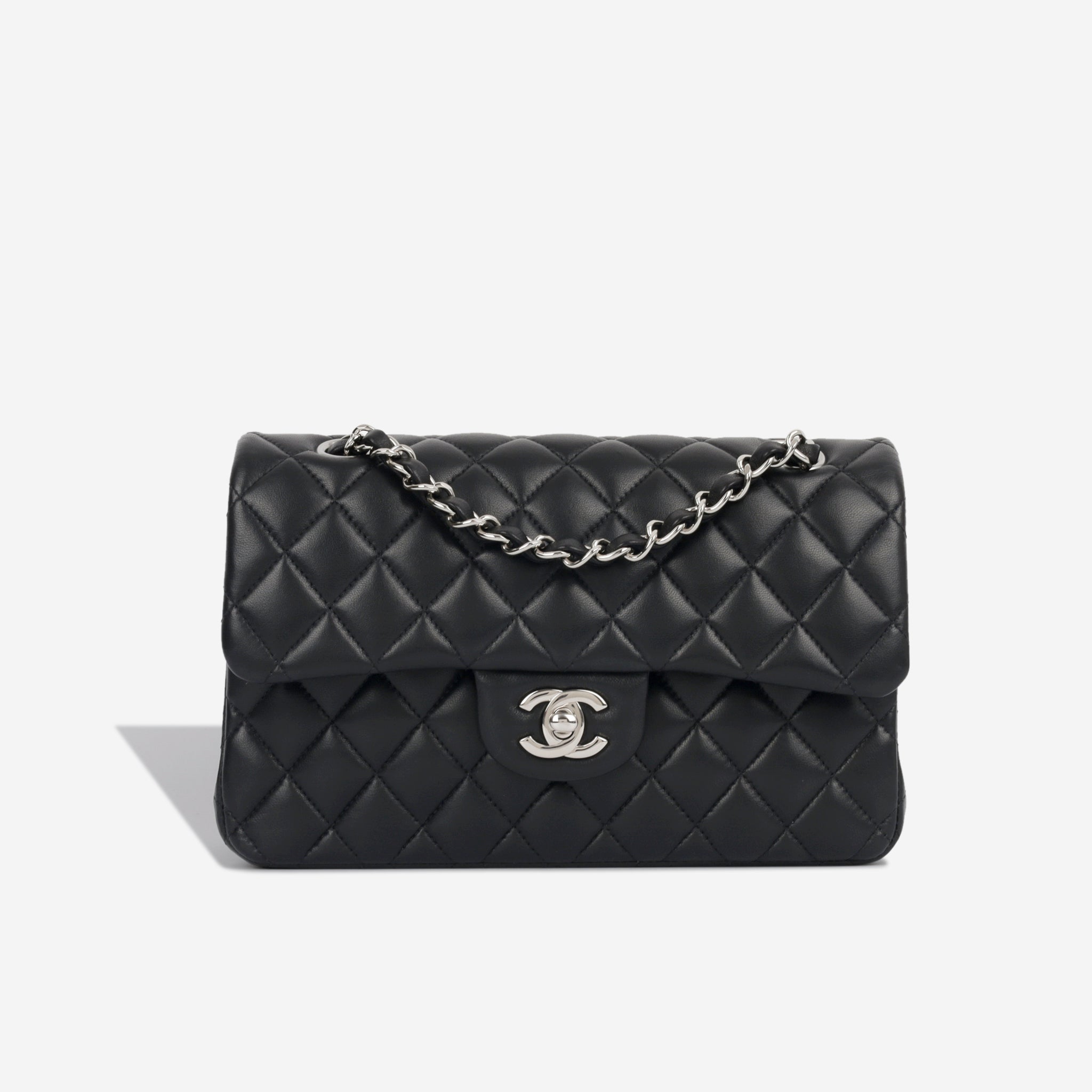 Small classic hot sale handbag chanel