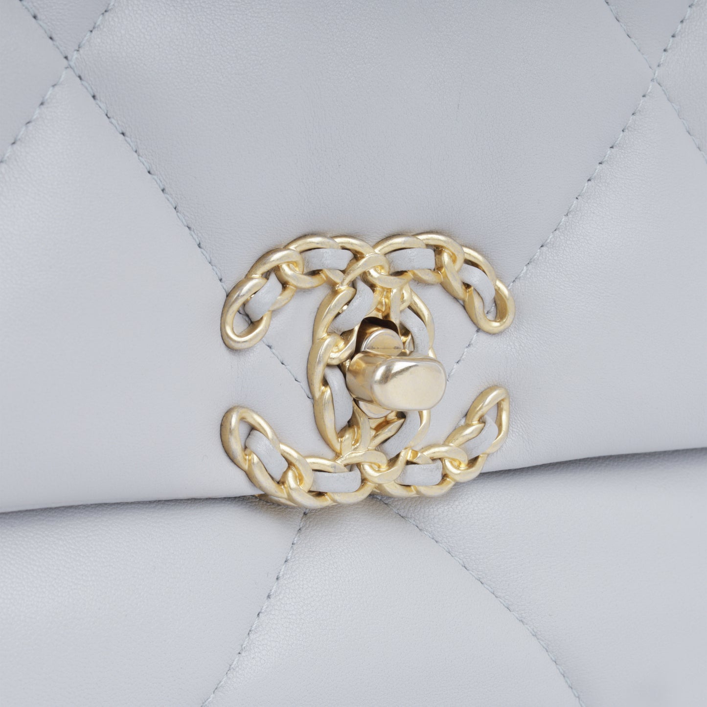 Chanel 19 - Small