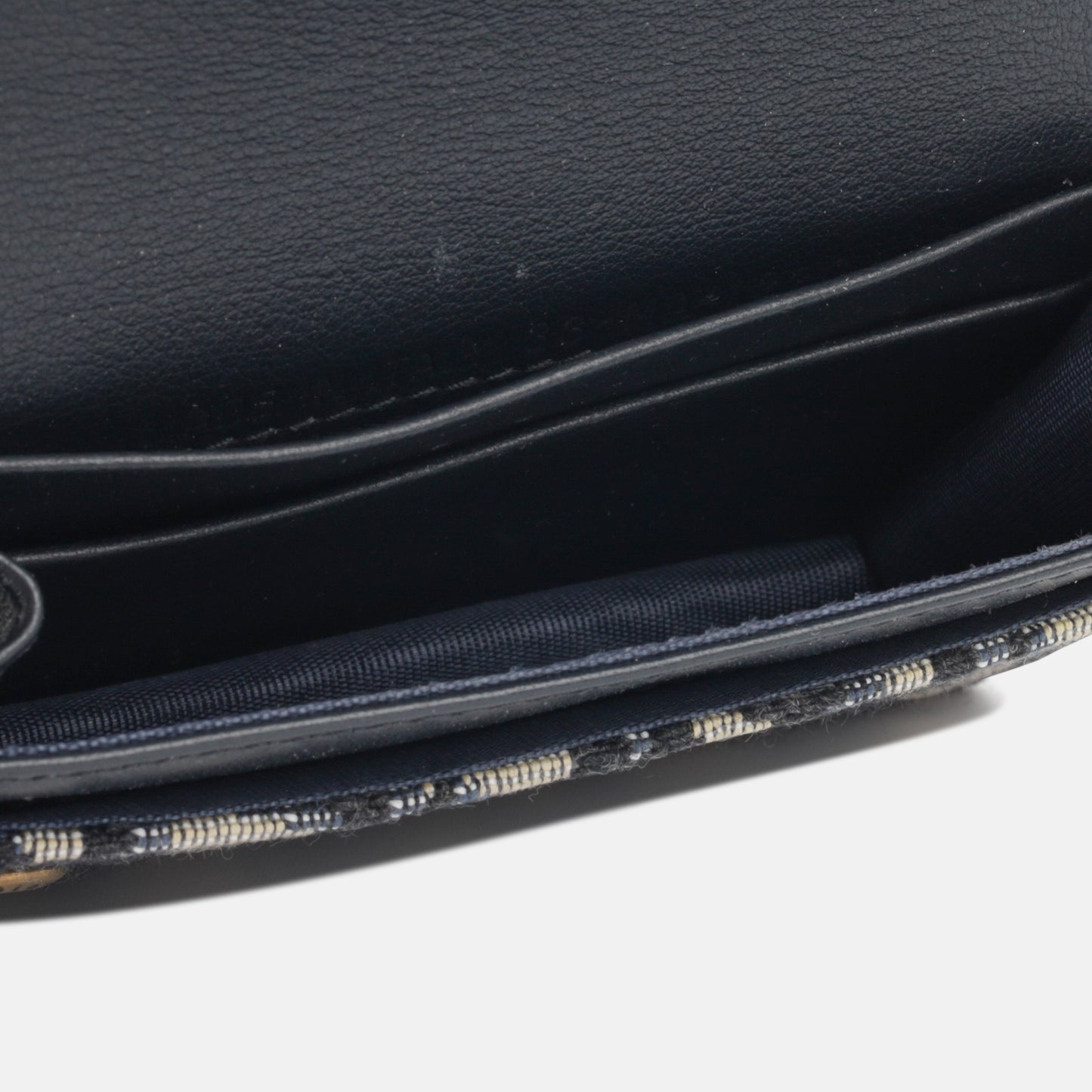 Saddle Flap Card Holder