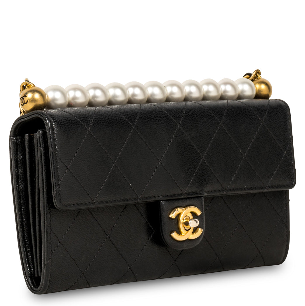 Chic Pearl Wallet on Chain