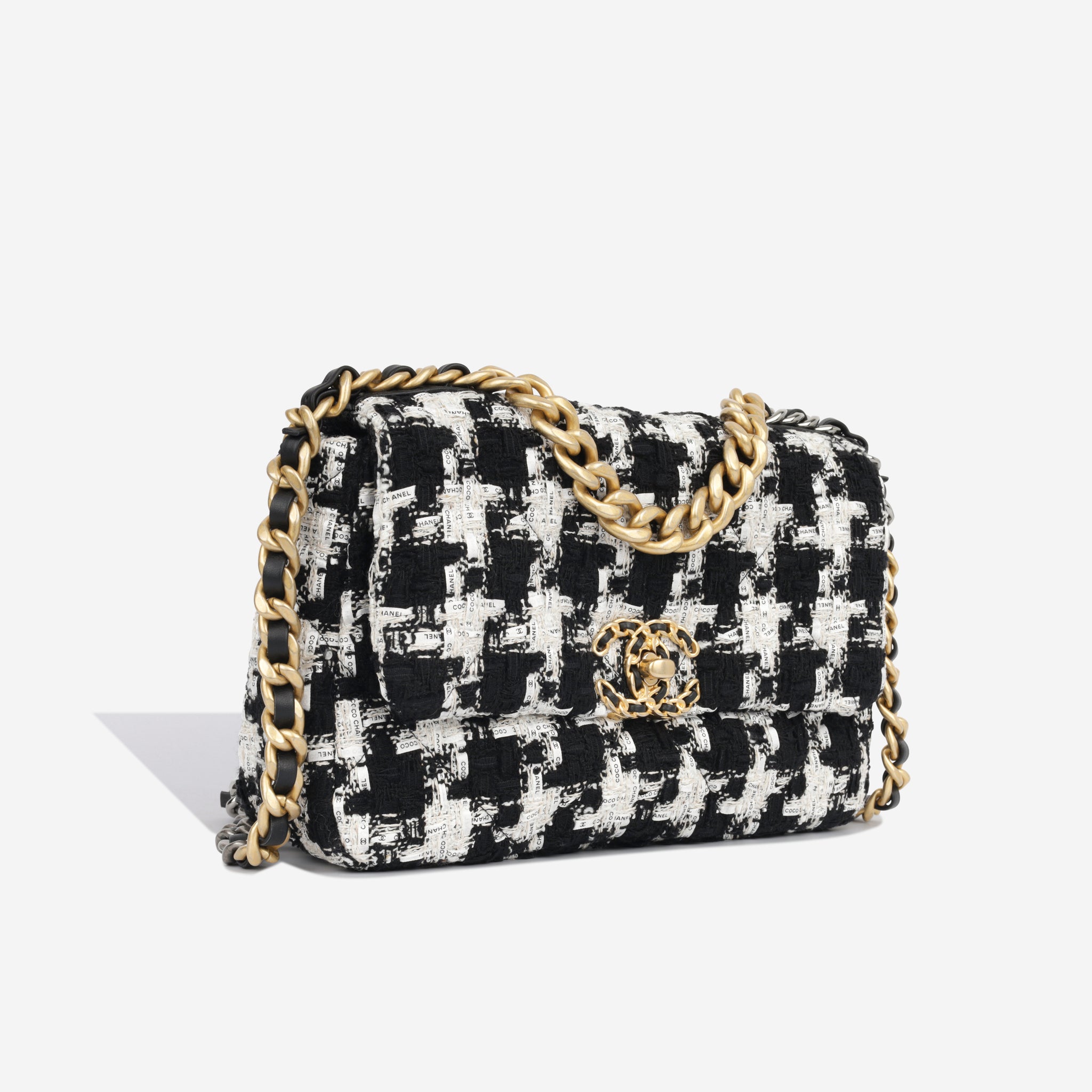 Chanel 19 Houndstooth Tweed WOC With Coin Purse  Labellov  Buy and Sell  Authentic Luxury